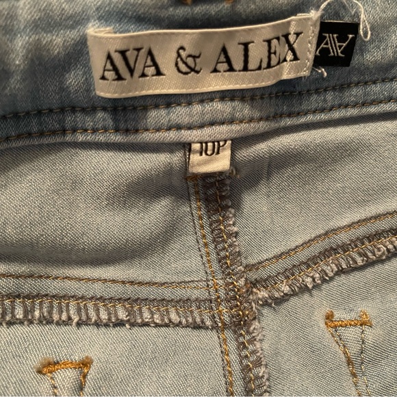 Blue Jeans Ava and Alex Capri 10 petite NWOT - Picture 3 of 6